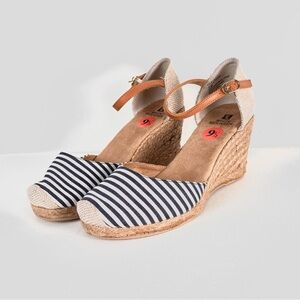 NWOT White Mountain closed toe wedges